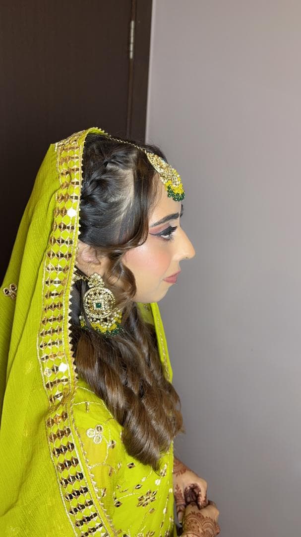 Bridal look in a neon lime outfit with closed eyes and gold jewellery